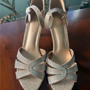 Comfortable, stylish shoes that are great for weddings, prom, or date night.